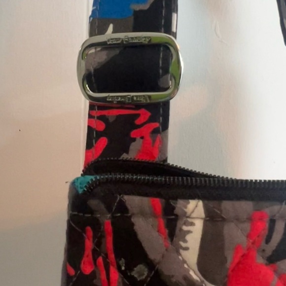 Vera Bradley crossbody - like new. - Picture 5 of 6